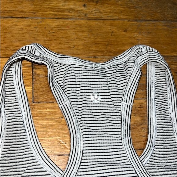 Lululemon Swiftly Tech Racerback Stripe Tank Top in White, size 4 - Picture 9 of 12